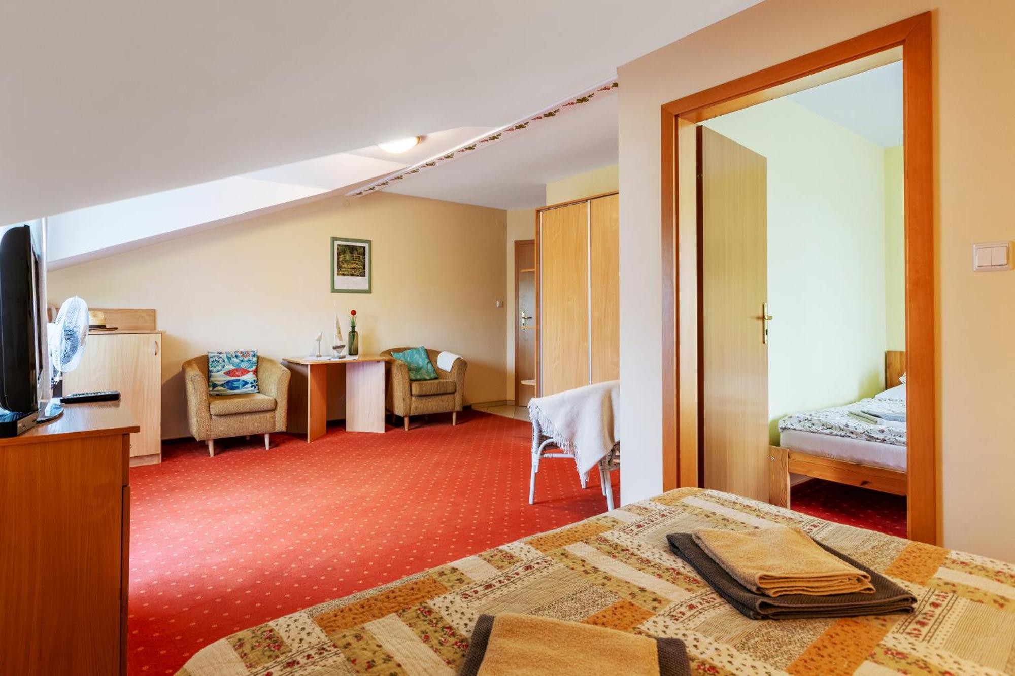 Roza Wiatrow Hotel วาดีสวาโวโว ภายนอก รูปภาพ